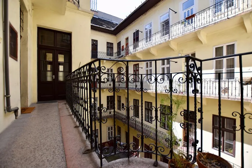Creative Apartment - Akacfa 62 Budapest